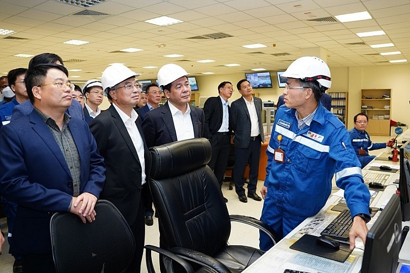 Chùm ảnh Bộ trưởng Nguyễn Hồng Diên thăm và làm việc tại Nhà máy lọc hóa dầu Nghi Sơn