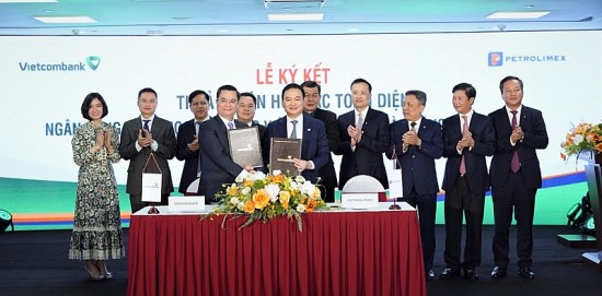 Ngân hàng TMCP Ngoại thương Việt Nam và Tập đoàn Xăng dầu Việt Nam ký thỏa thuận hợp tác toàn diện