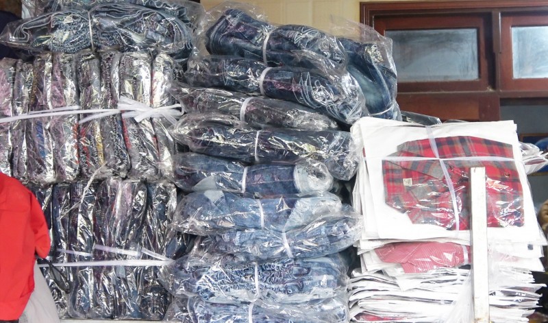 Thừa Thiên Huế: Phát hiện kho hàng chứa nhiều áo quần không có hoá đơn hợp pháp