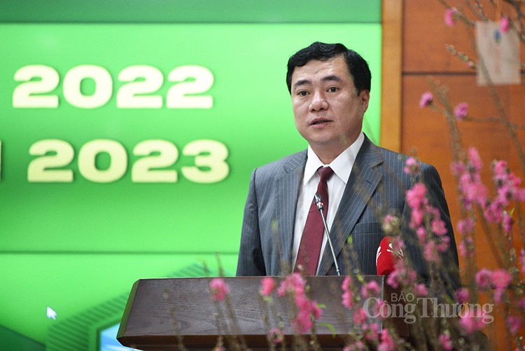 Thứ trưởng Nguyễn Sinh Nhật Tân phát biểu tại Hội nghị