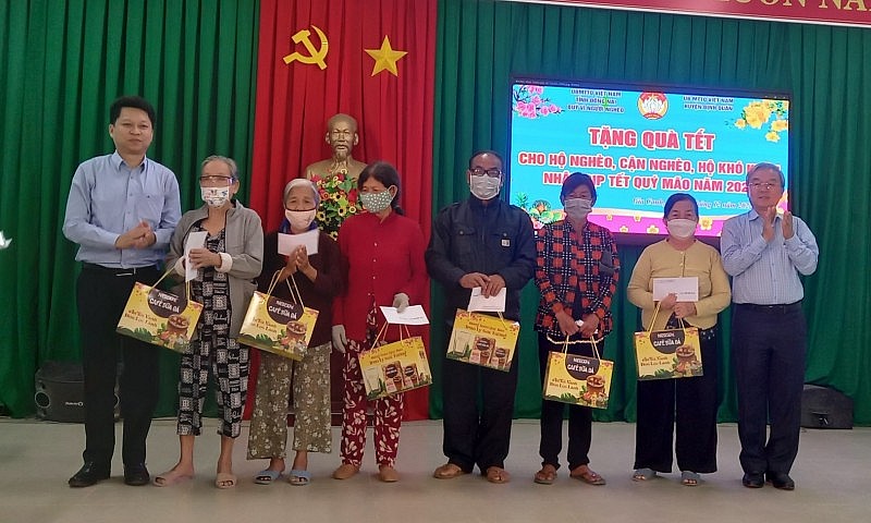 Nestlé Việt Nam đồng hành Ủy ban Mặt trận Tổ quốc tỉnh Đồng Nai tặng quà tết đến gia đình có hoàn cảnh khó khăn