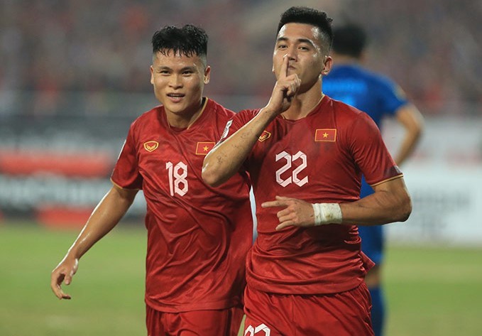 VIDEO: Tiến Linh đánh đầu ghi bàn dũng mãnh mở tỉ số chung kết AFF Cup 2022