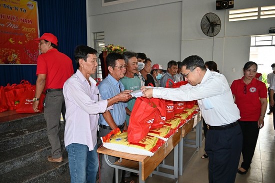 Vedan Việt Nam trao 1000 phần quà Tết cho người dân có hoàn cảnh khó khăn