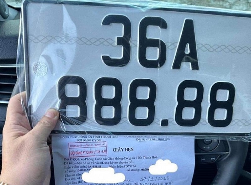Thanh Hóa: Một người dân may mắm bốc được biển “siêu víp” - 888.88 cho chiếc xe ôtô Toyota Camry