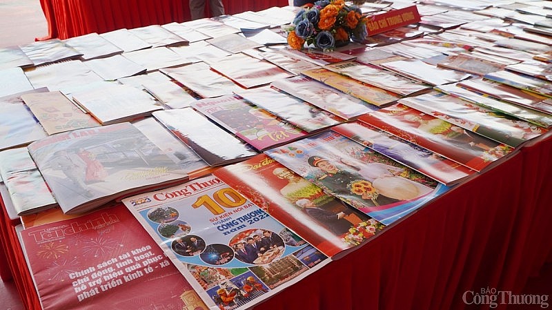 Đặc sắc Triển lãm sách, báo, ảnh và không gian Tết Việt Xuân Quý Mão 2023 tại Quảng Ninh