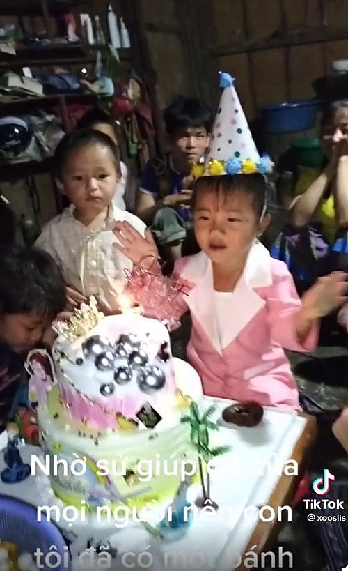 Cô bé nghèo thổi hộp quẹt thay nến sinh nhật: Ước mơ có bánh kem đã thành hiện thực