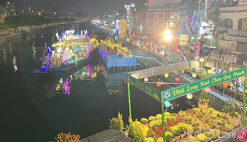 TP. Hồ Chí Minh: Khai mạc chợ hoa Tết “Trên bến dưới thuyền” và Hội hoa Xuân