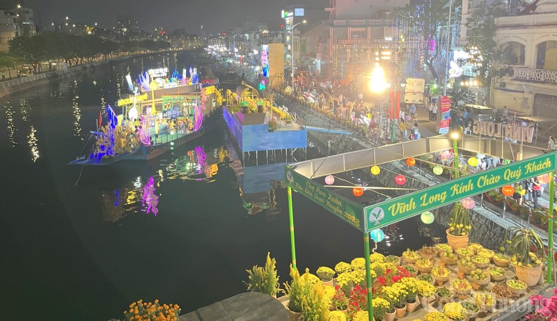 TP. Hồ Chí Minh: Khai mạc chợ hoa Tết “Trên bến dưới thuyền” và Hội hoa Xuân