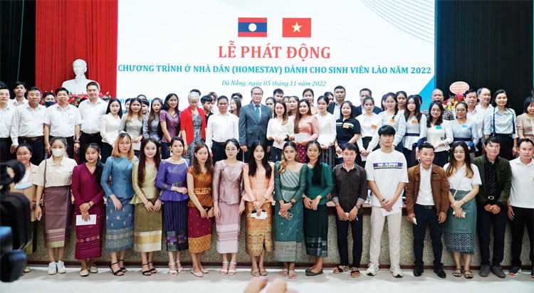 Sinh viên Lào đón Tết cùng người Đà Nẵng