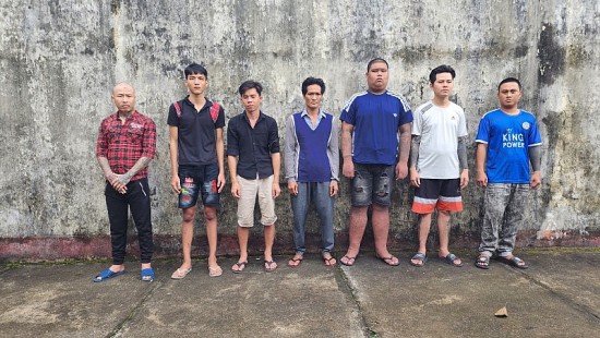 Kiên Giang: Bắt giam 7 đối tượng mang vũ khí quân dụng đi “quậy” trường gà