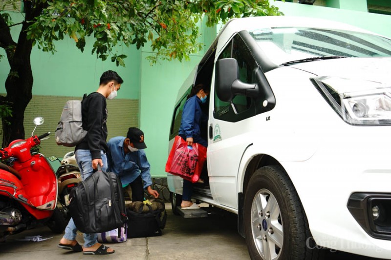 Đà Nẵng: Chuyến xe nghĩa tình đưa bệnh nhân khó khăn về quê đón Tết