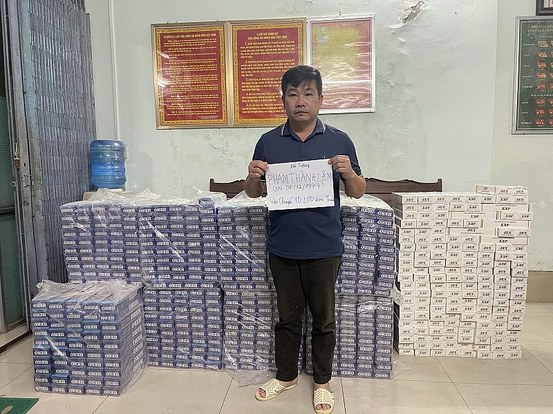Kiên Giang: Bắt quả tang xe tải vận chuyển 10.200 bao thuốc lá lậu ngày giáp Tết