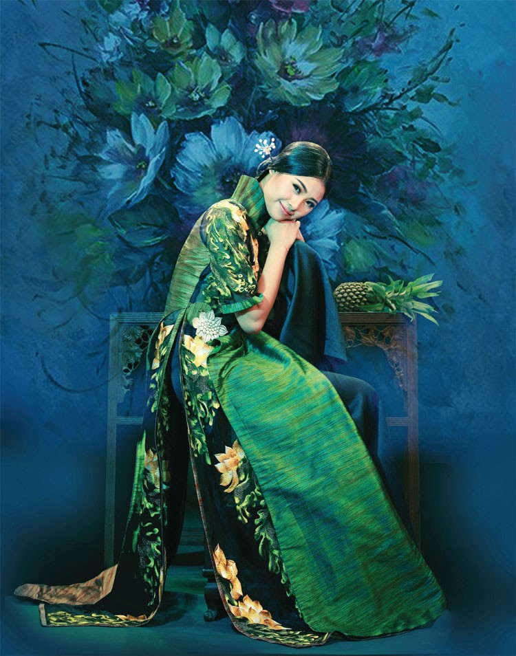 Nữ nghệ nhân kể chuyện văn hóa Việt trên áo dài