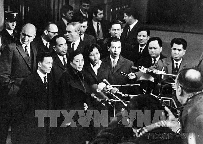 Ngày này năm xưa 18/1: Hội nghị Paris về Việt Nam; Khánh thành đợt 1 nhiệt điện Uông Bí