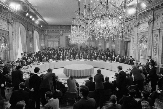 Ngày này năm xưa 18/1: Hội nghị Paris về Việt Nam; Khánh thành đợt 1 nhiệt điện Uông Bí