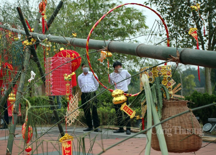 Vì sao có tục dựng cây nêu đón Tết?