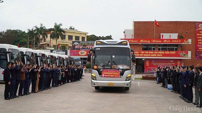 Quảng Ninh: Những chuyến xe đậm nghĩa tình đưa thợ mỏ về quê đón Tết