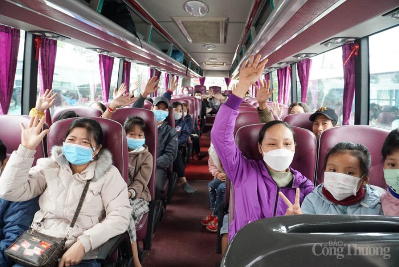 Đà Nẵng: Người lao động về quê đón Tết sum vầy trên chuyến xe công đoàn