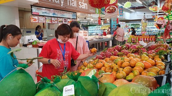 Chợ, siêu thị đông nghẹt khách mua sắm Tết