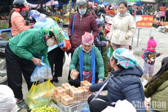 Rộn rã chợ phiên vùng cao ngày Tết