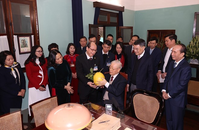 Tổng Bí thư Nguyễn Phú Trọng dâng hương tưởng nhớ Chủ tịch Hồ Chí Minh - Ảnh 2.