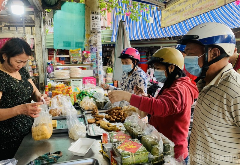 TP Hồ Chí Minh: Nhộn nhịp phiên chợ cuối cùng trong năm