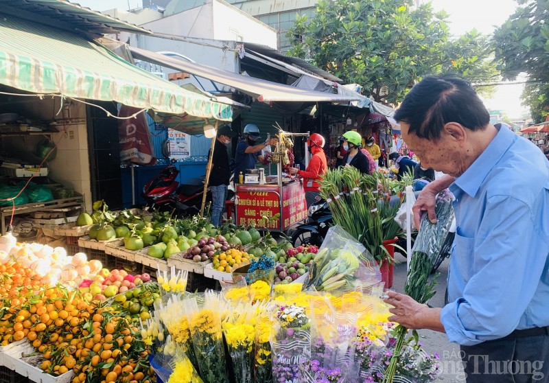 TP Hồ Chí Minh: Nhộn nhịp phiên chợ cuối cùng trong năm