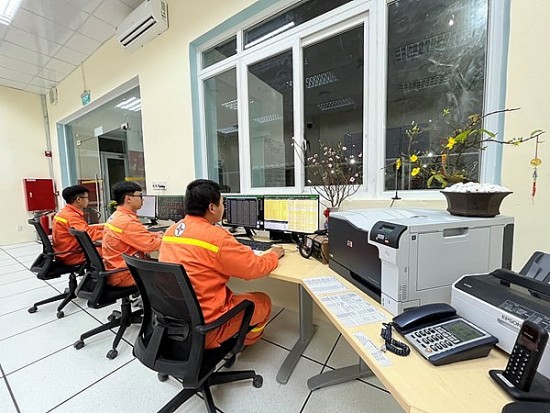 Trò chuyện đầu năm với Thợ giỏi ở Trạm biến áp 500kV Vân Phong