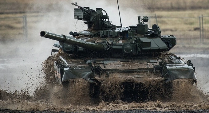 Trong khi những lời viện trợ xe tăng và phương tiện chiến đấu hạng nặng đang trở nên xa vời, thì Quân đội Nga liên tục được bổ sung phương tiện chiến đấu mới với nguồn cung gần như không có giới hạn.