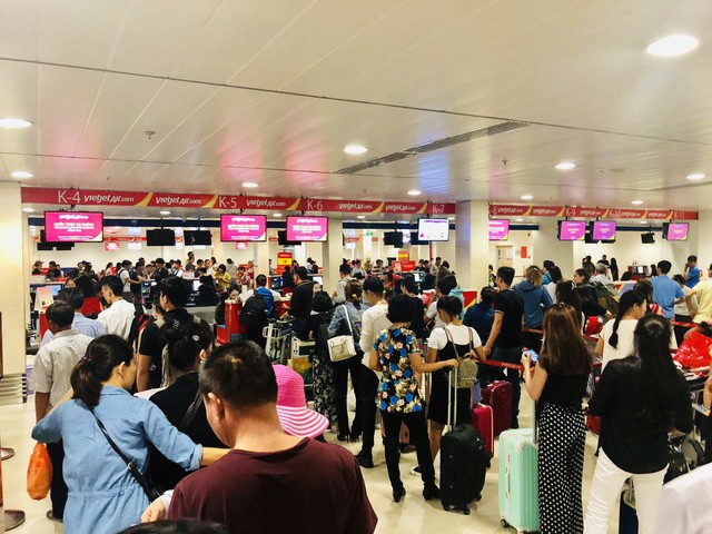 Sân bay Tân Sơn Nhất đón hơn 200.000 lượt khách trong 2 ngày đầu năm
