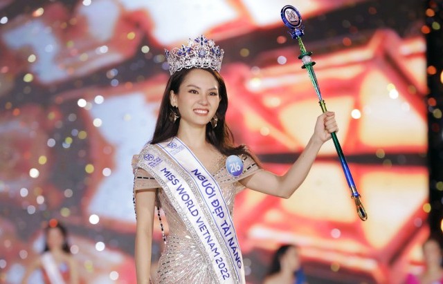Hoa hậu Mai Phương xin lỗi khán giả sau hàng loạt chỉ trích