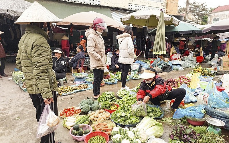 Nghệ An: Sau kỳ nghỉ Tết Nguyên đán, chợ tấp nập siêu thị vắng vẻ