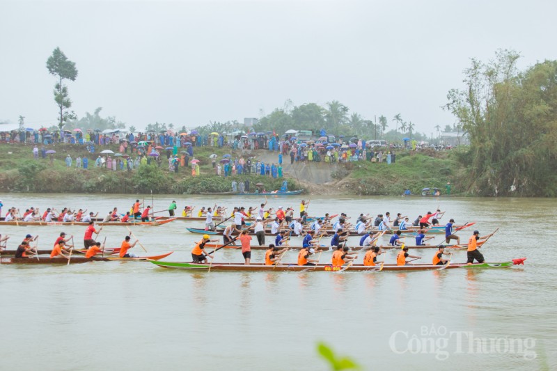 Quảng Nam: Sôi nổi lễ hội đua thuyền đầu xuân