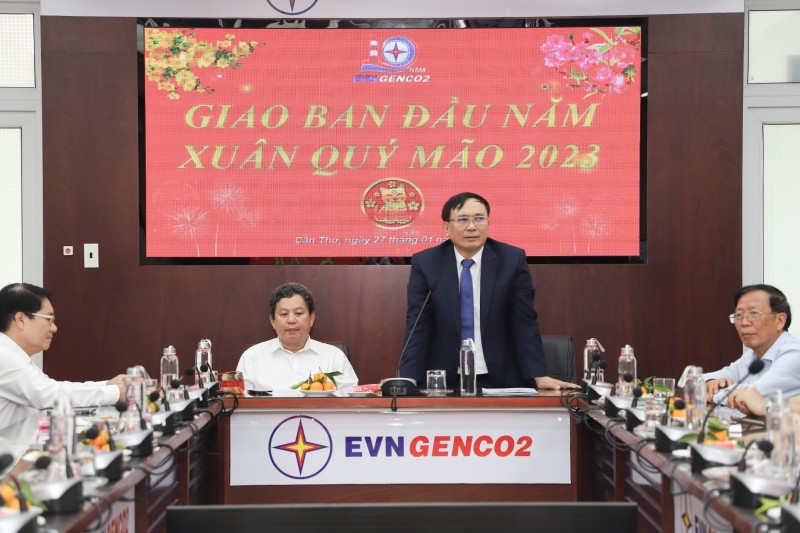 Ông Trần Phú Thái và ông Trương Hoàng Vũ chủ trì cuộc họp giao ban đầu năm Xuân Quý Mão 2023