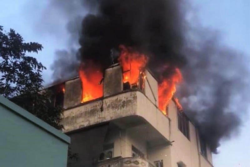 Hà Nội: Xảy ra vụ hỏa hoạn tại ngôi nhà 5 tầng trên đường La Thành