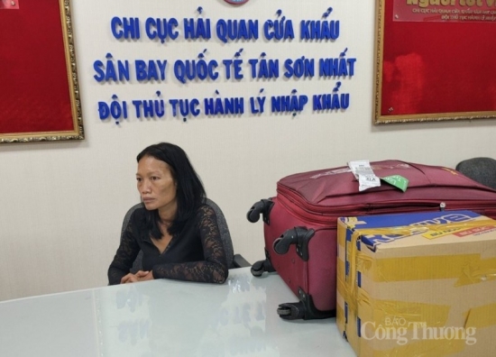 Bắt giữ nữ hành khách Thái Lan vận chuyển gần 2,9 kg cocain tại sân bay Tân Sơn Nhất