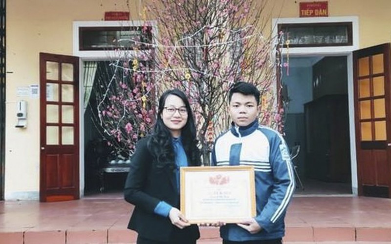 Nam học sinh ở Hà Tĩnh nhặt được hơn 41 triệu đồng, trả lại người đánh rơi
