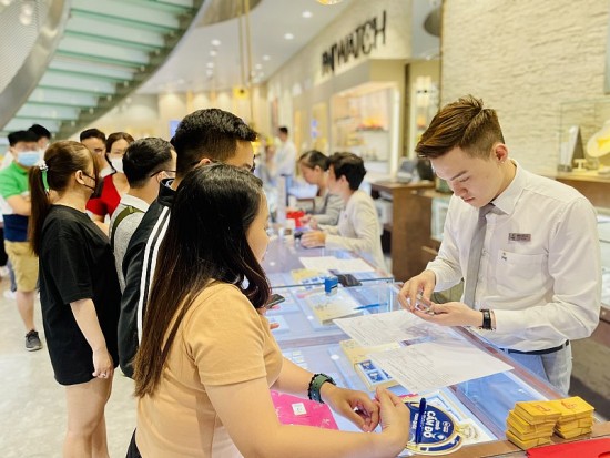 TP. Hồ Chí Minh: Cửa hàng vàng, phố cá lóc nhộn nhịp ngày vía Thần Tài