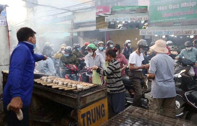 TP. Hồ Chí Minh: Cửa hàng vàng, phố cá lóc nhộn nhịp ngày vía Thần Tài