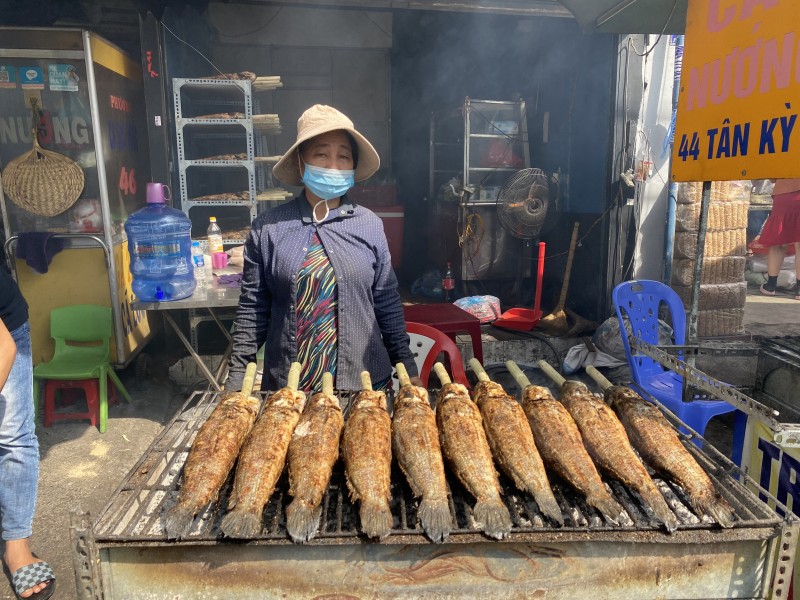 TP. Hồ Chí Minh: Cửa hàng vàng, phố cá lóc nhộn nhịp ngày vía Thần Tài