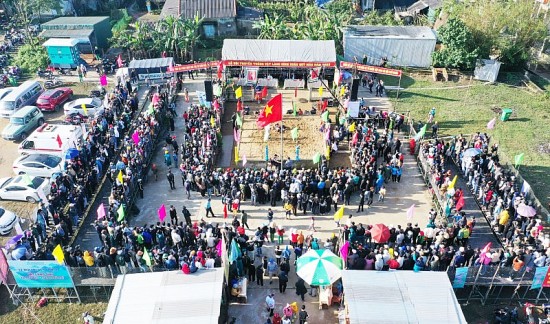 Thừa Thiên Huế: Cận cảnh hội vật hơn 200 năm tuổi được “phủ sóng” mạng xã hội