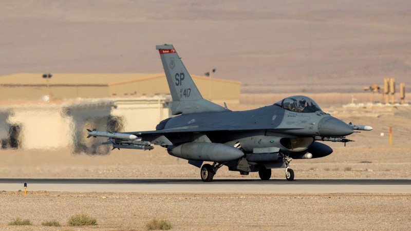 Mỹ và Anh từ chối gửi máy bay chiến đấu F-16 tới Ukraine