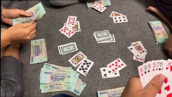 Thanh Hóa: Khởi tố vụ án cán bộ Chi cục Dự trữ Nhà nước đánh bạc tại trụ sở làm việc