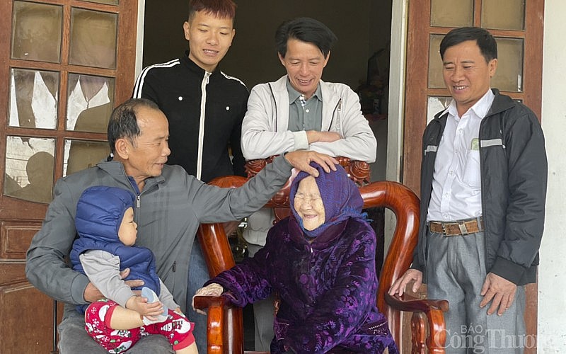 Cụ bà 110 tuổi ở Nghệ An tiết lộ bí quyết sống lâu