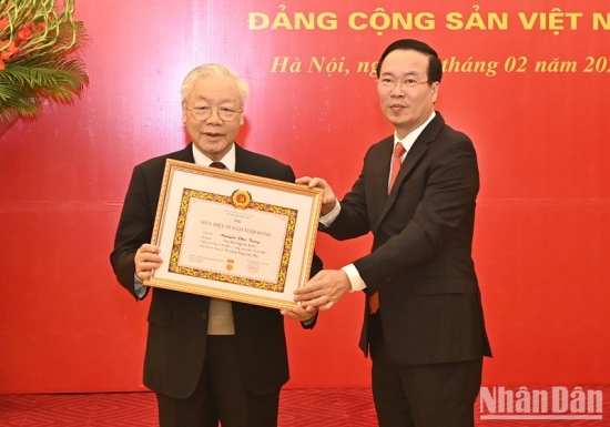 Lễ trao Huy hiệu 55 năm tuổi Đảng tặng đồng chí Tổng Bí thư Nguyễn Phú Trọng