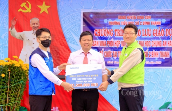 Doosan Vina và Đại học Chung Ang: Tiếp tục chương trình từ thiện giáo dục lần thứ 8 tại Quảng Ngãi