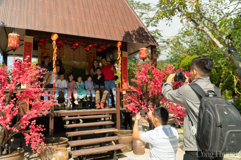 Hàng nghìn người đổ về ngôi chùa lớn nhất Đà Nẵng dịp Tết Nguyên tiêu