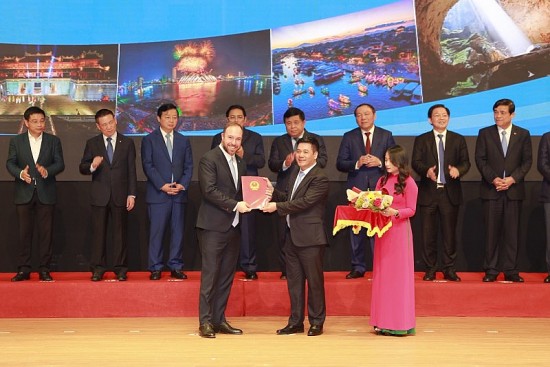 Bộ trưởng Nguyễn Hồng Diên trao Quyết định phê duyệt chủ trương đầu tư dự án Nhà máy điện khí Sơn Mỹ 2