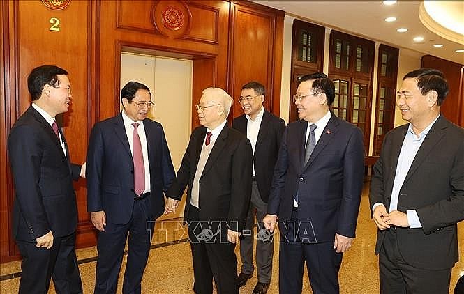 Tổng Bí thư Nguyễn Phú Trọng với các đồng chí lãnh đạo Đảng, Nhà nước dự hội nghị.