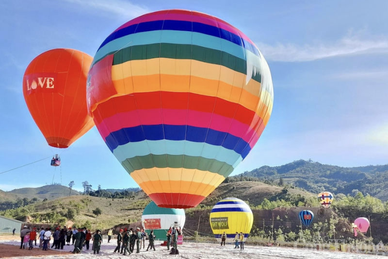 Người trẻ tỉnh Kon Tum bay cùng Anh hùng Phạm Tuân